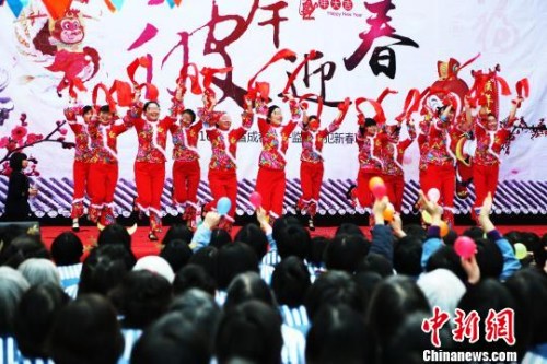 彼岸新春——跳起欢快舞蹈。 祝玉若 摄 彼岸新春——跳起欢快舞蹈。 祝玉若 摄