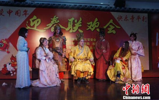海外留学生排演的《银娘外传》 李丹 摄 海外留学生排演的《银娘外传》 李丹 摄